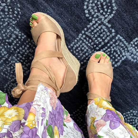 S/8.5 π‘ BEIGE FAUX SUADE ESPADRILLES WEDGES! - Picture 7 of 8